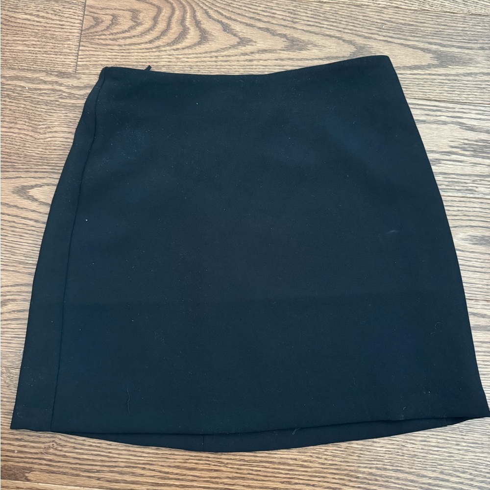 Aritzia Classic Black Mini Skirt - Crepette